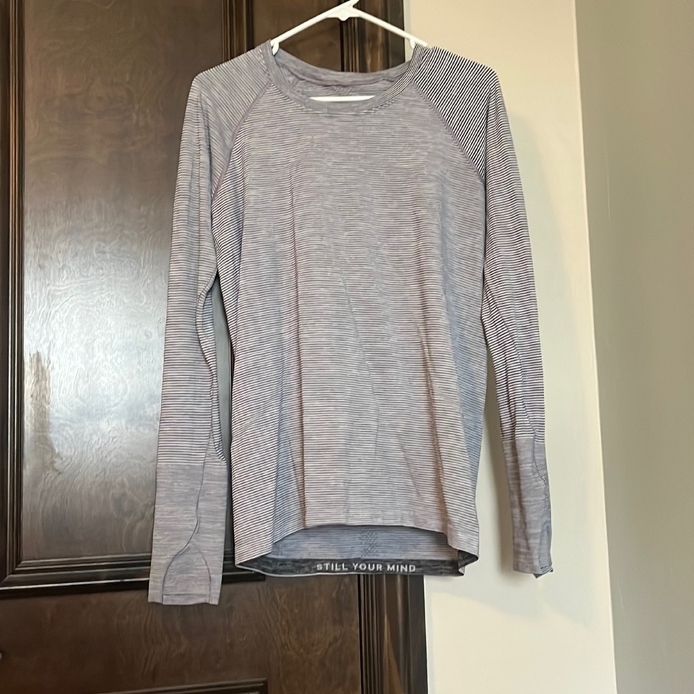 Lululemon Black and White stripe Swift Long Sleeve, never worn! Size 12